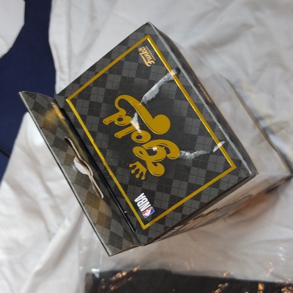 Donovan Mitchell T-shirt and Vinyl Collection - Picture 13 of 14